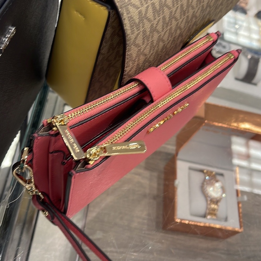 MICHAEL KORS LARGE DOUBLE ZIP WRISTLET WALLET PHONE CASE CLUTCH
Tea Rose NWT - Picture 12 of 16